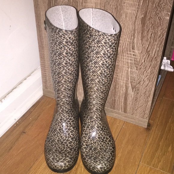 ugg leopard rain boots